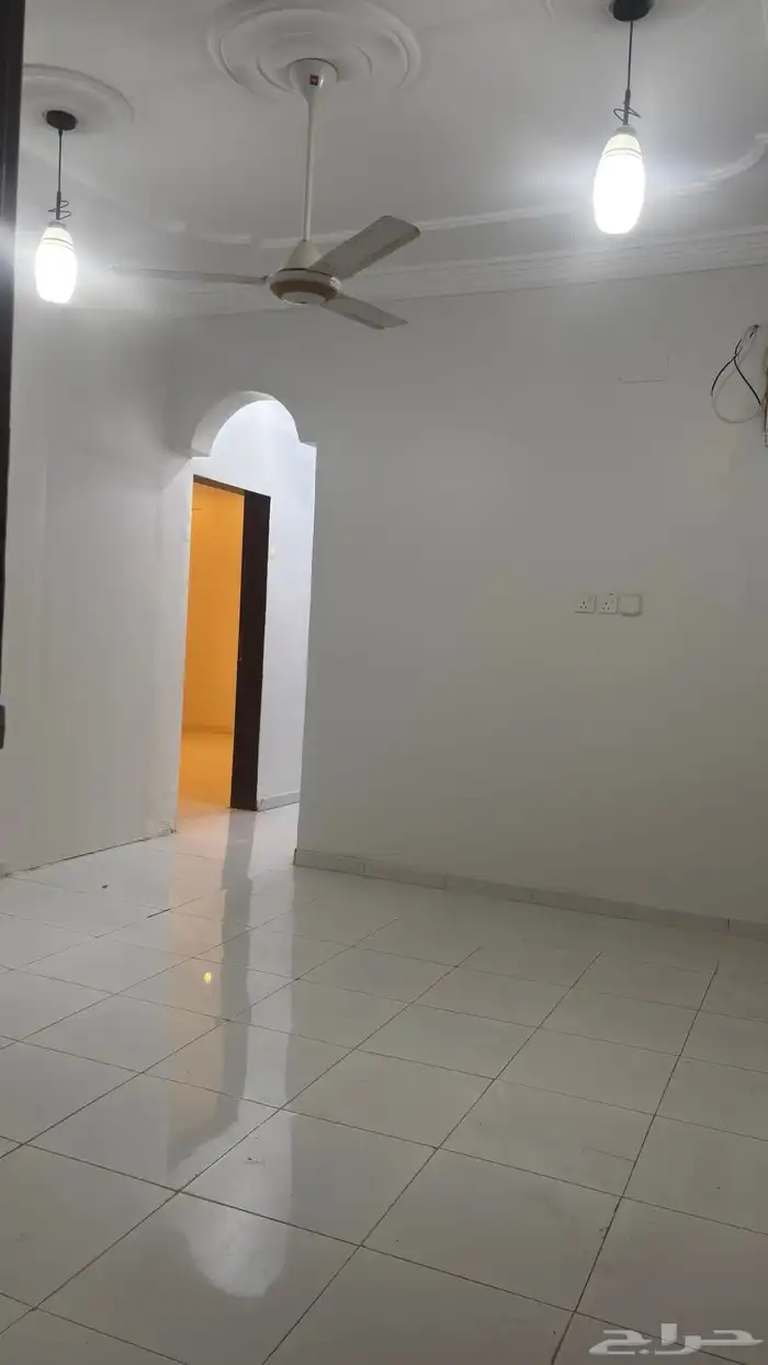 2 شقة للإيجار. (مؤثثب1100 شهري وبلاط1300شهري -محايل -الحزام 7