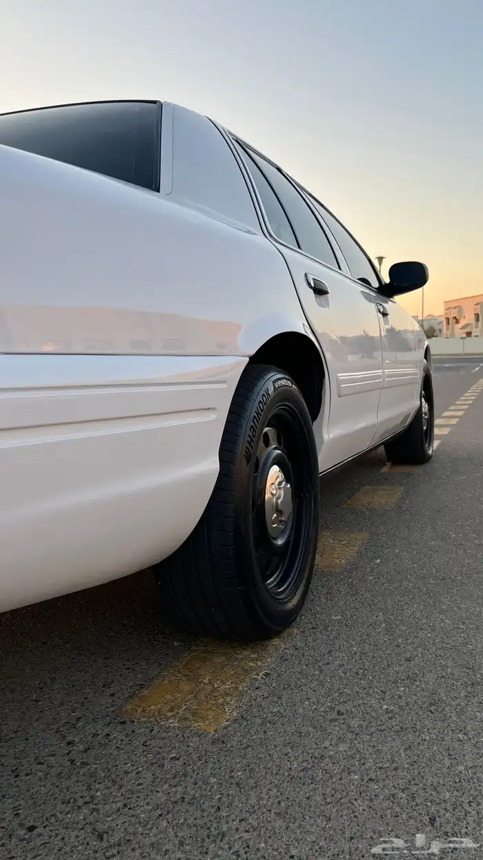 فورد كراون فكتوريا 2011 9