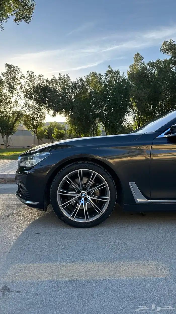 للبيع بي ام 730 Li موديل 2018 منوة المستخدم 11