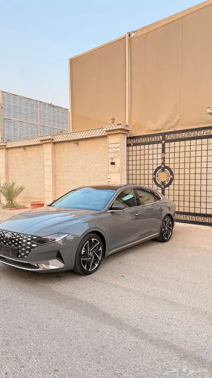 هونداي ازيرا 2022 ( بنزين) v6 فل كامل بانوراما 1