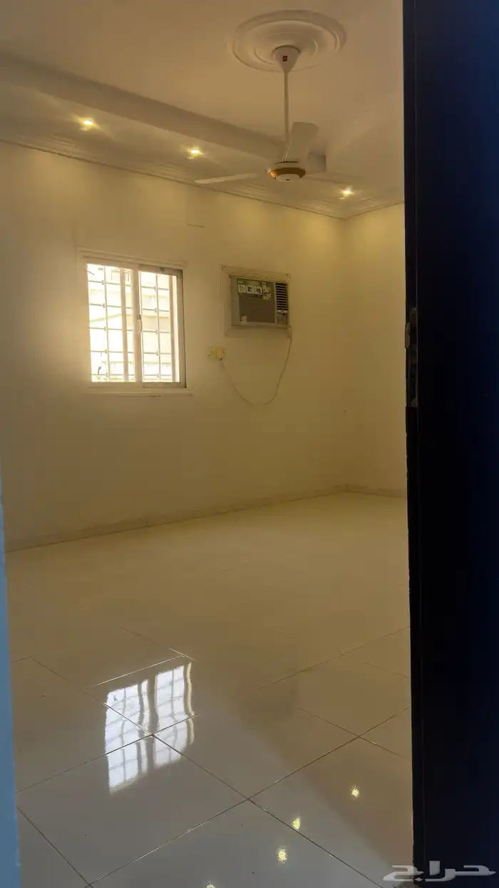 2 شقة للإيجار. (مؤثثب1100 شهري وبلاط1300شهري -محايل -الحزام 4