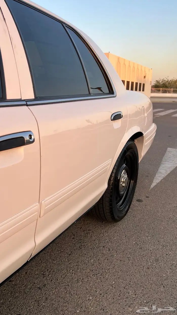 فورد كراون فكتوريا 2011 5