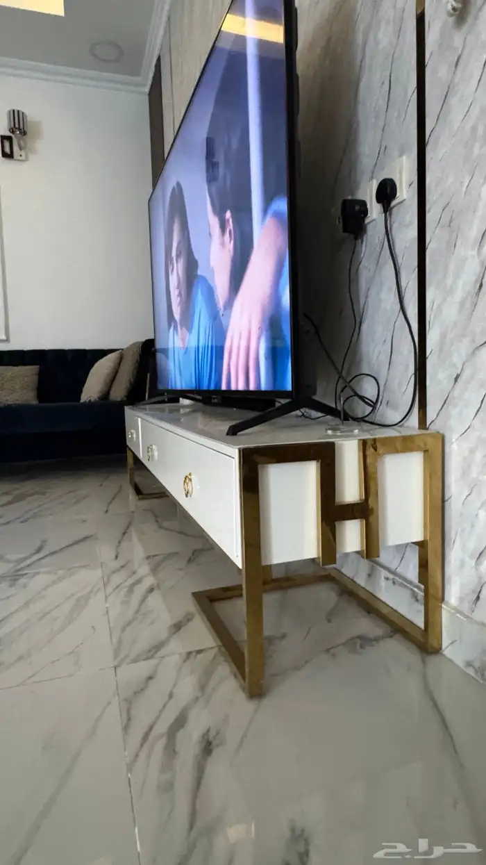 طالوله استقبال مع مرايه و طاولة تلفزيون 0