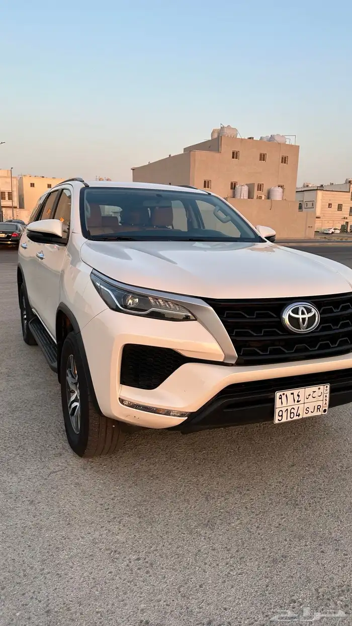 فورتشنر مديل 2022 - 4 سلندر - دبل 4