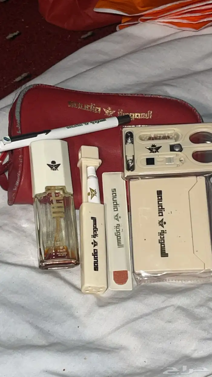 شنطة الخطوط السعودية القديمة وأغراضها 1