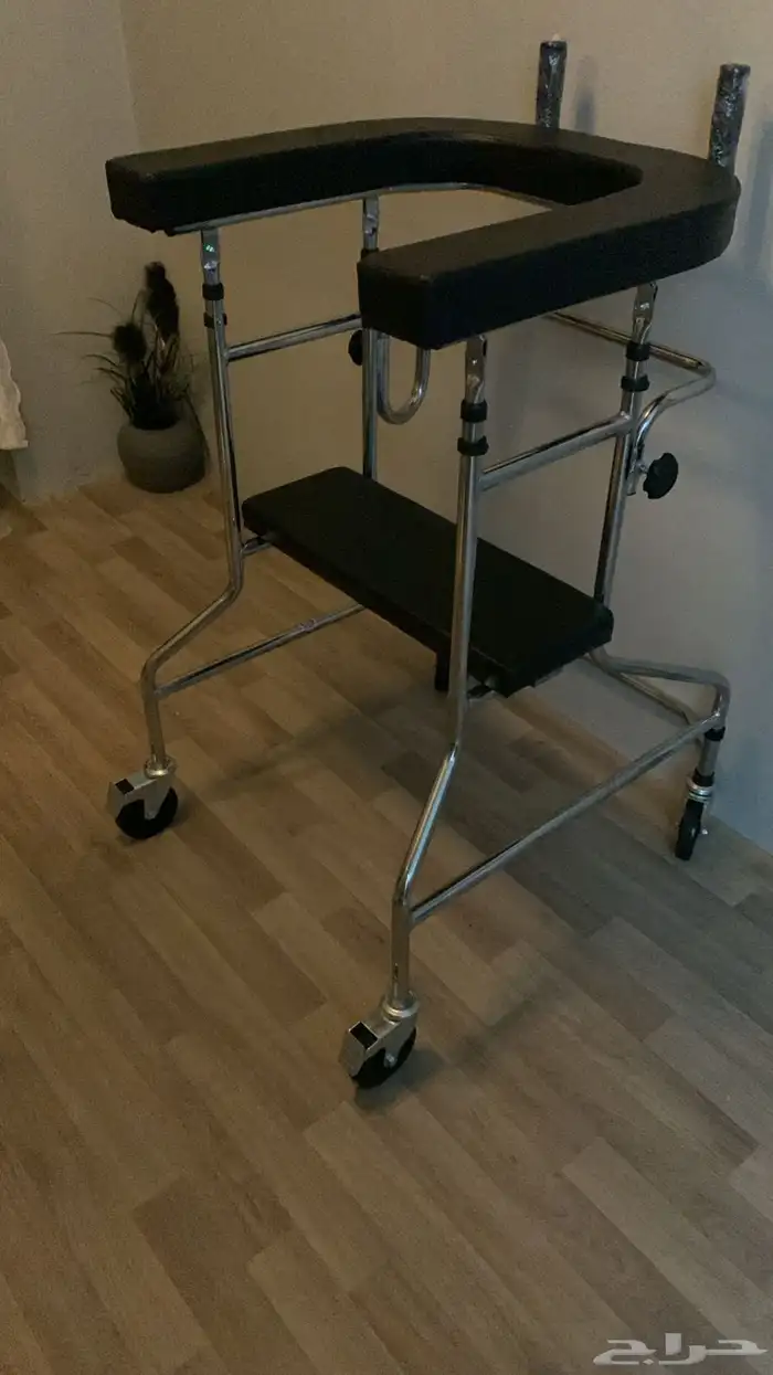 مكيف ومشايه للكبار السن والمصابين 1