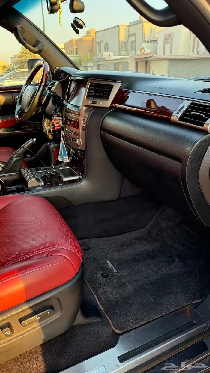 للبيع جيب لكزس LX570 2014 فل كامل 44