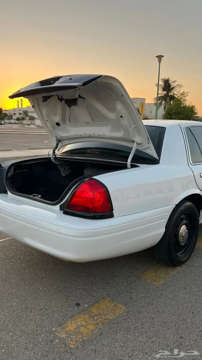 فورد كراون فكتوريا 2011 25