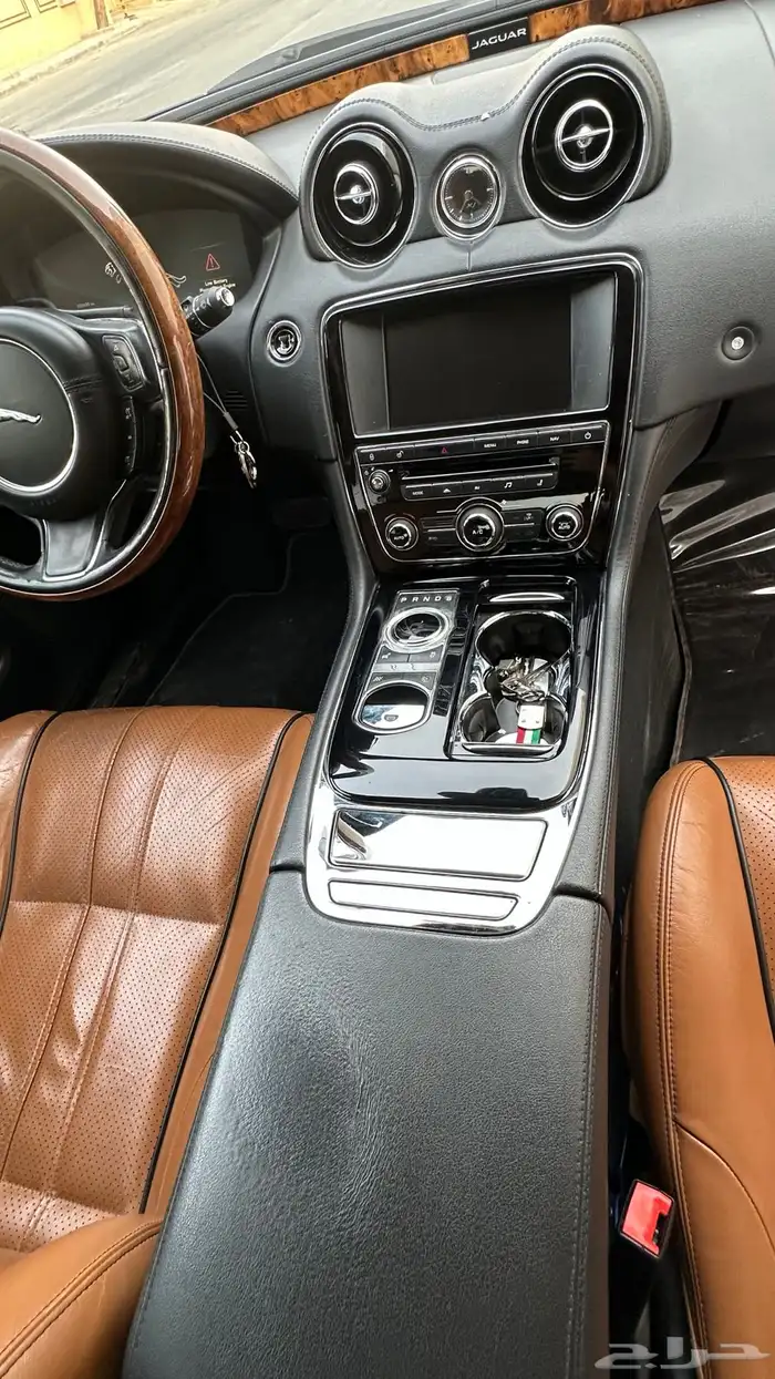 جاكوار XJL 2014 نظيف 11