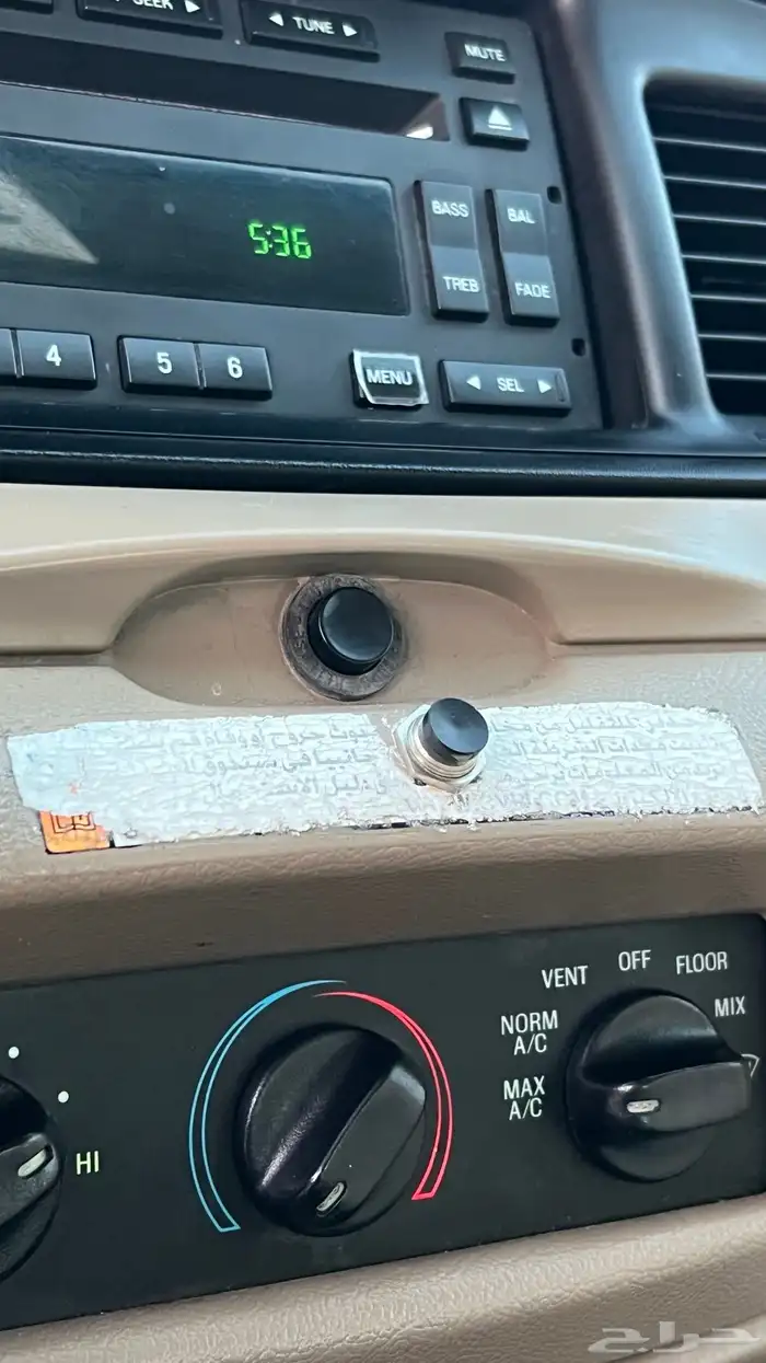 فورد كراون فكتوريا 2011 24