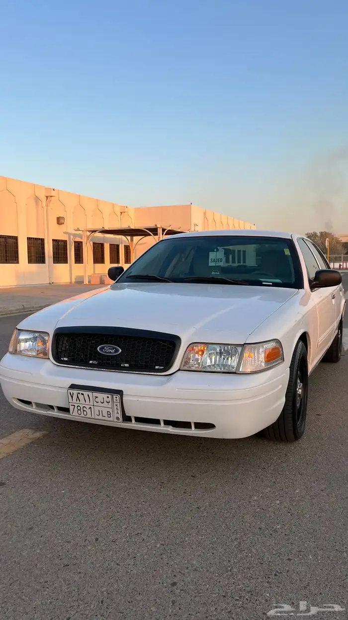 فورد كراون فكتوريا 2011 1