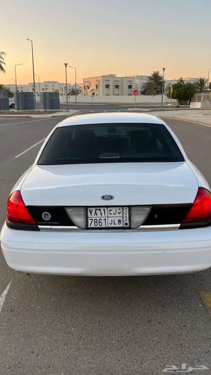 فورد كراون فكتوريا 2011 10