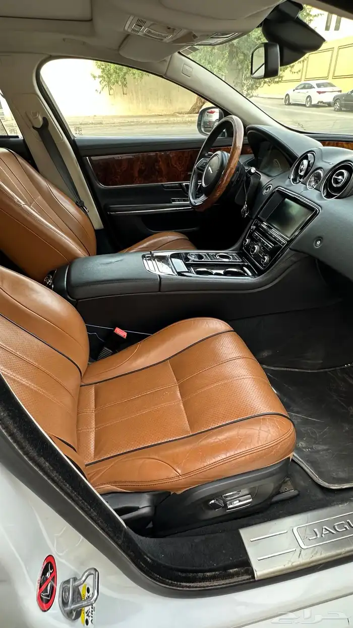 جاكوار XJL 2014 نظيف 8