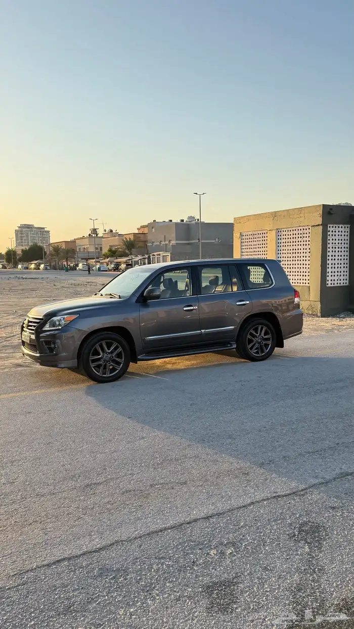 للبيع جيب لكزس LX570 2014 فل كامل 8