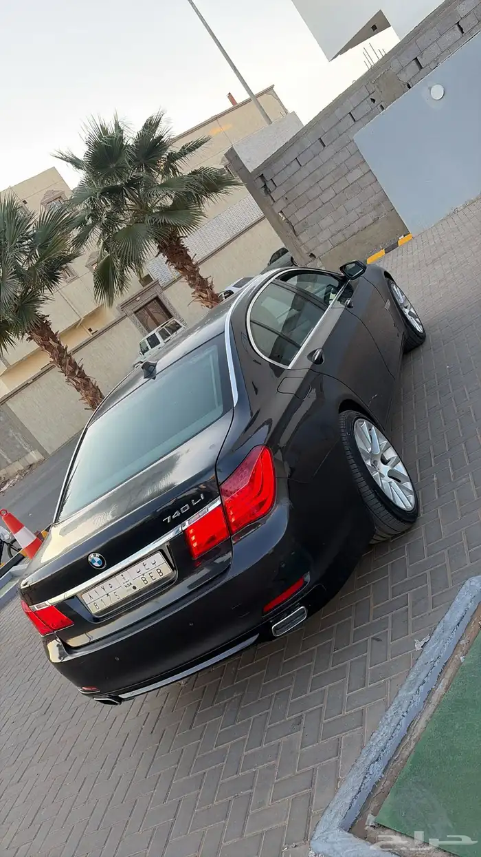 سيارة بي ام دبليو BMW موديل 2011 4