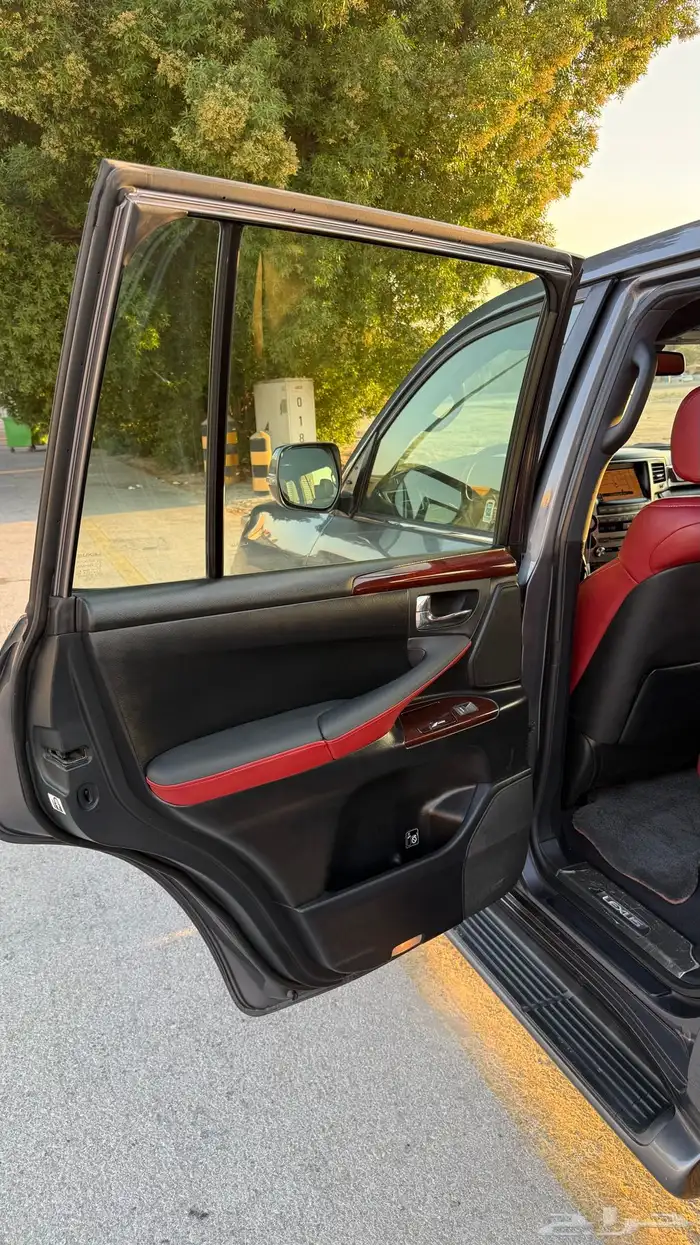 للبيع جيب لكزس LX570 2014 فل كامل 26