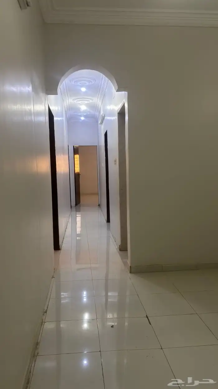 2 شقة للإيجار. (مؤثثب1100 شهري وبلاط1300شهري -محايل -الحزام 0