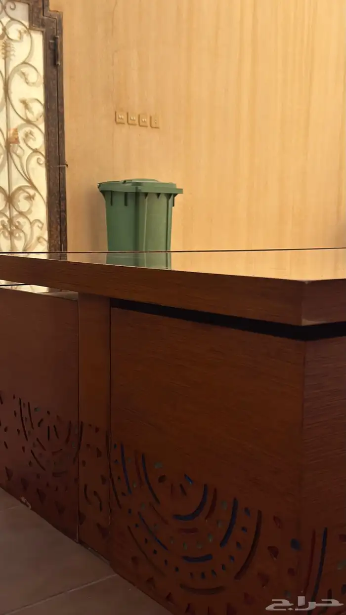 طاولة ضيافة مجالس كبيرة مع طاولات تقديم صغيرة 4