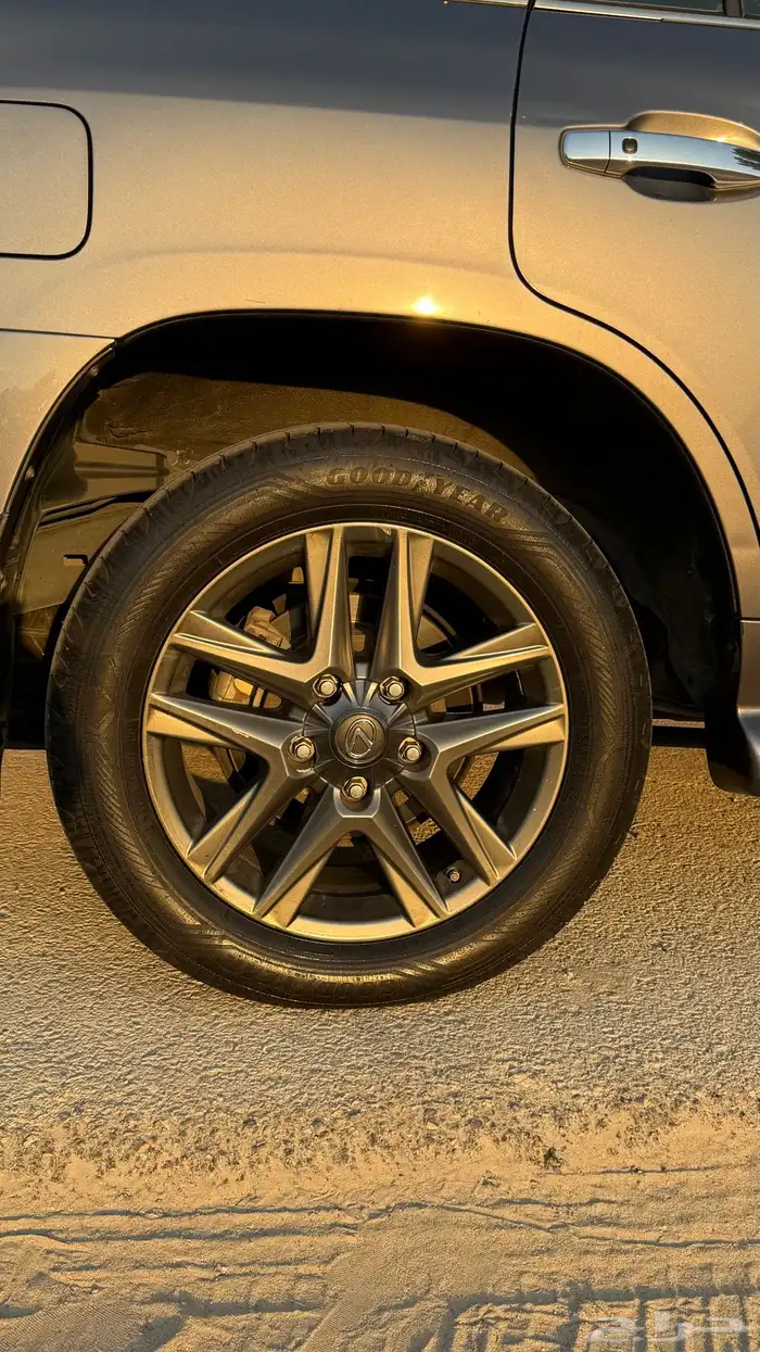 للبيع جيب لكزس LX570 2014 فل كامل 47