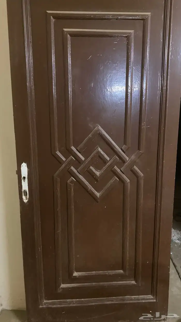 باب خشب بني 0