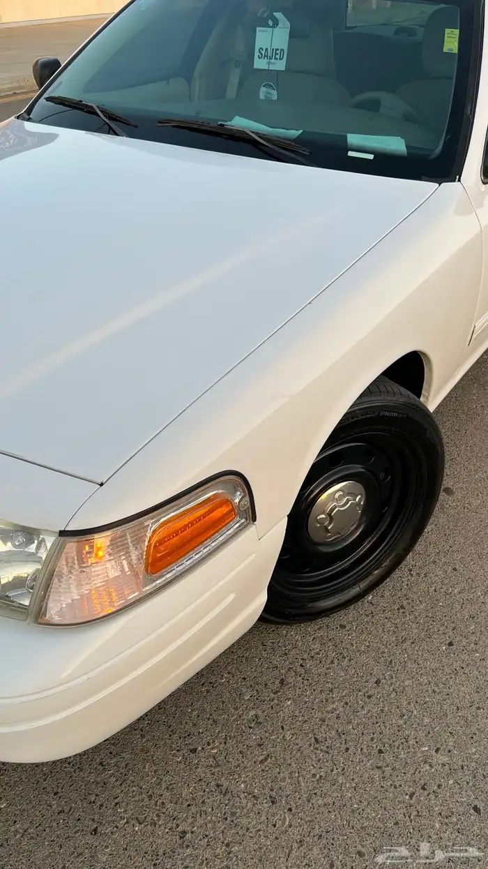 فورد كراون فكتوريا 2011 23