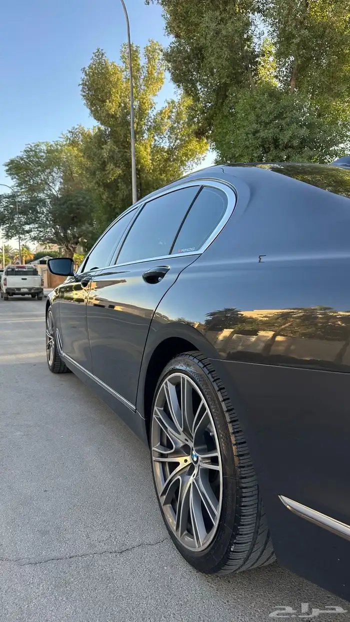للبيع بي ام 730 Li موديل 2018 منوة المستخدم 16