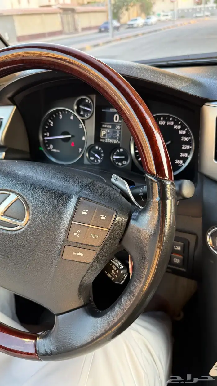 للبيع جيب لكزس LX570 2014 فل كامل 52