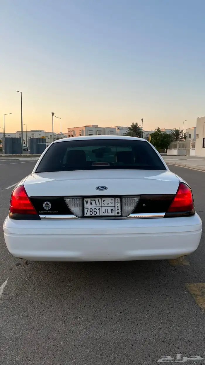 فورد كراون فكتوريا 2011 8