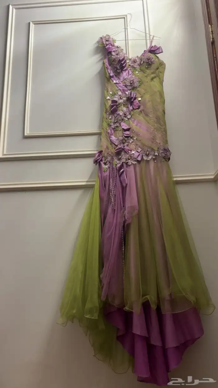 فستان زهرة الليلك سعر الشراء 800 سعر البيع 300 قطعة نادرة. 0