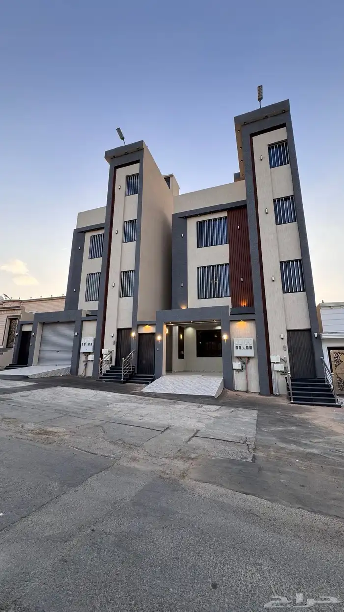 للبيع شقه 6 غرف vip مع سطح من 500 الف حى دره الموسي 0