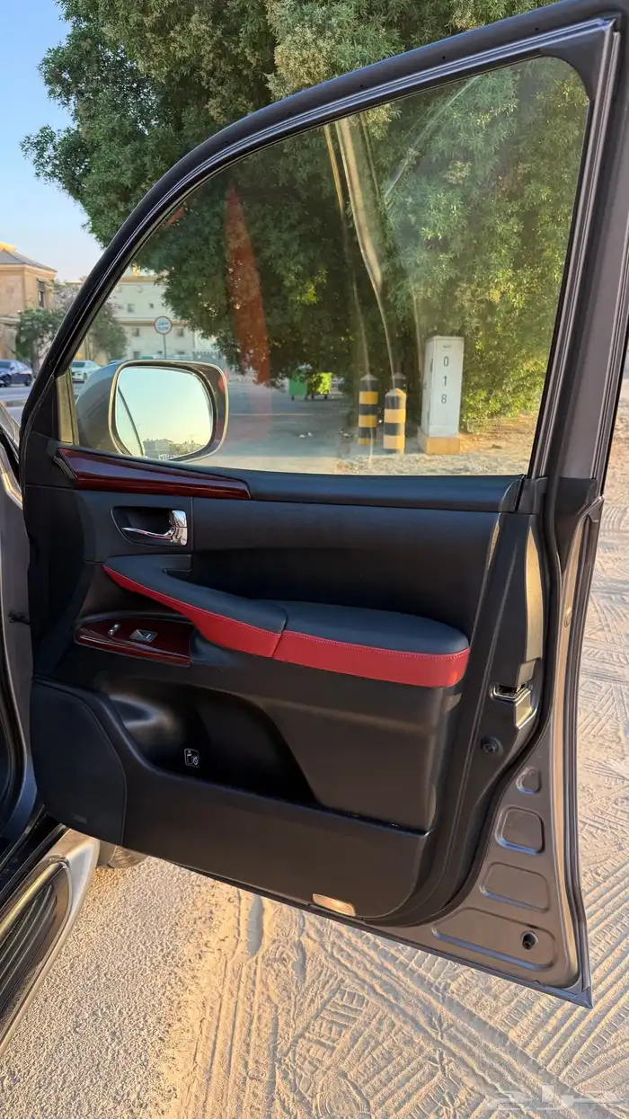 للبيع جيب لكزس LX570 2014 فل كامل 39