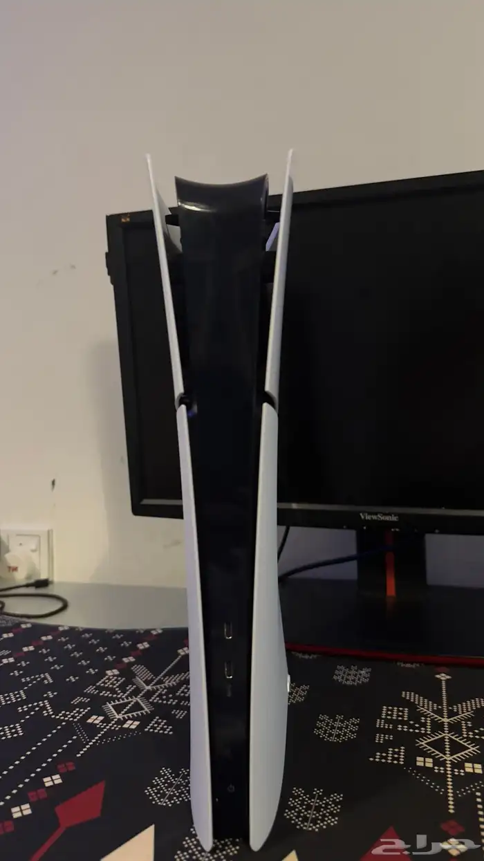 سوني فايف سليم مع الكنترول وشاشه144hفيها مخرج صوت 3