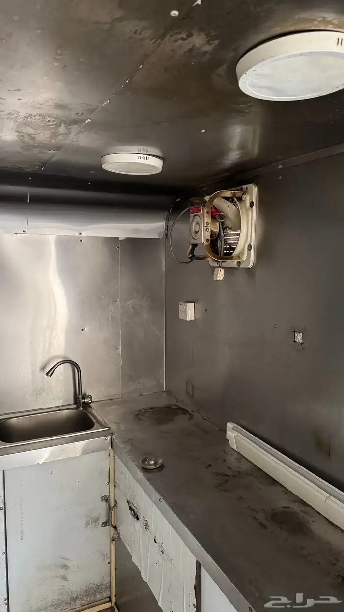 عربة متنقلة مزودة بتصمم قابل للتعديل وسهل التنقل بة 2