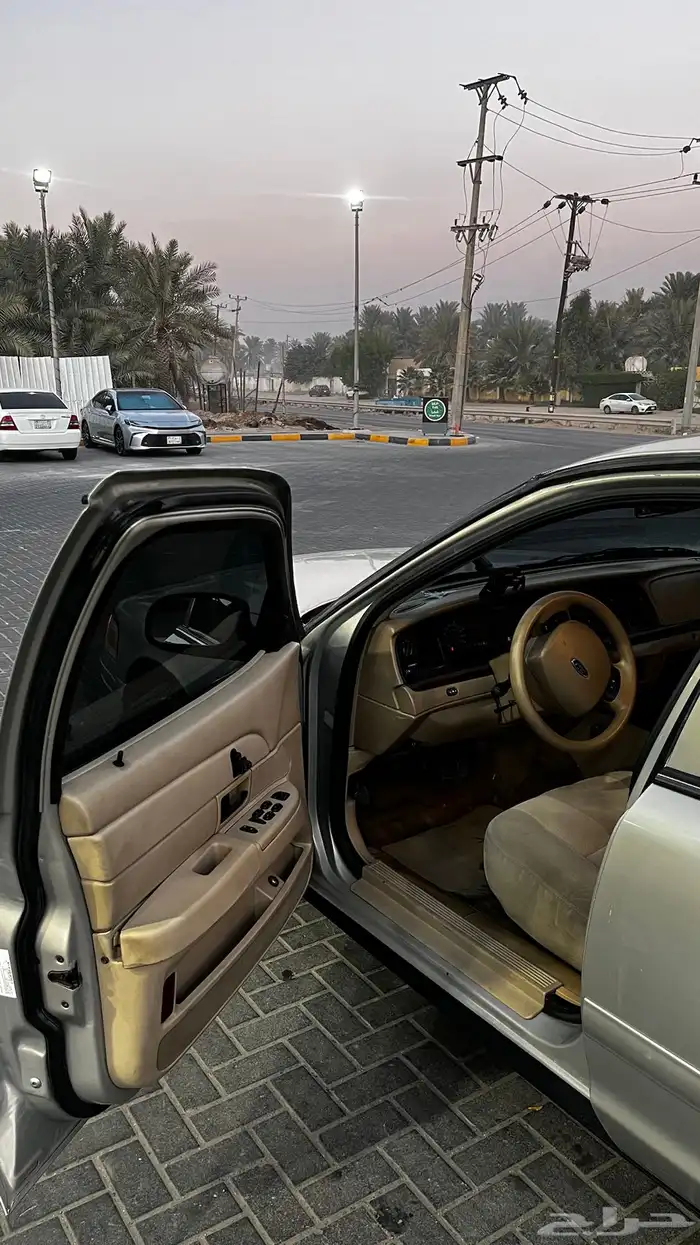 فورد فكتوريا 2008 1