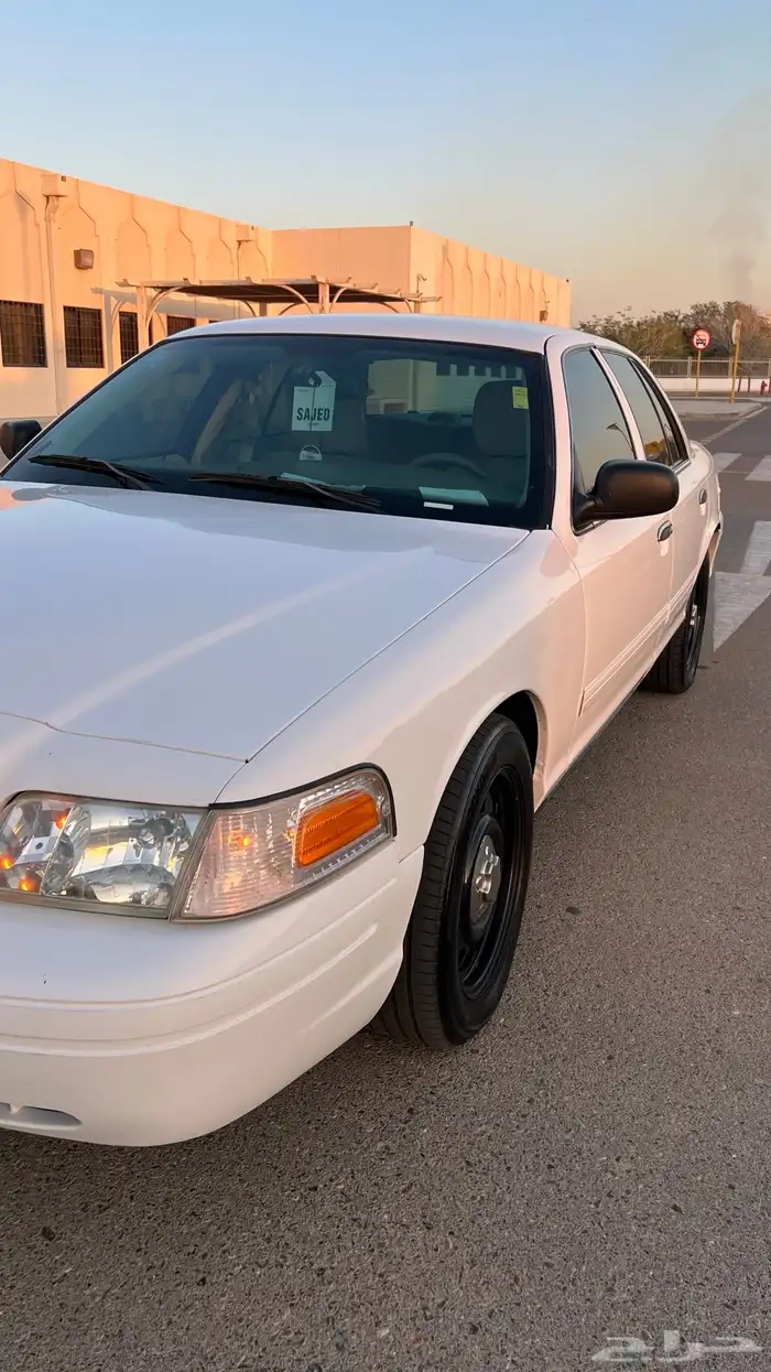 فورد كراون فكتوريا 2011 3