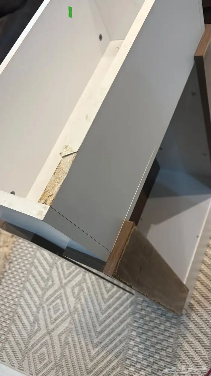 طاوله سبب البيع طفشت منها وهي جديده فقط فيها خدش ومايبين كث 4