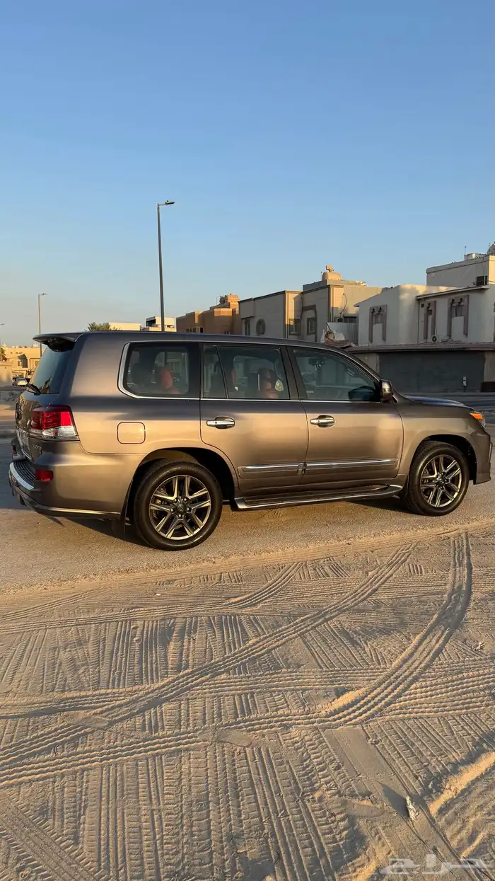 للبيع جيب لكزس LX570 2014 فل كامل 4