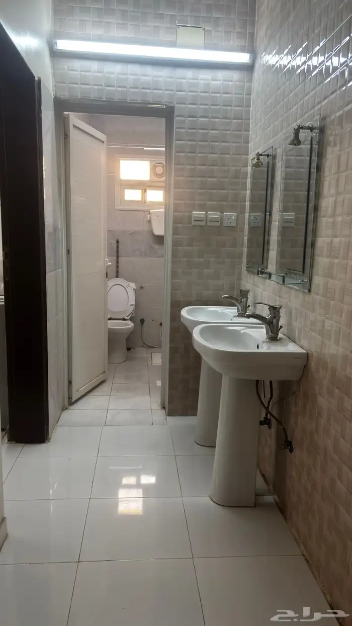 2 شقة للإيجار. (مؤثثب1100 شهري وبلاط1300شهري -محايل -الحزام 10