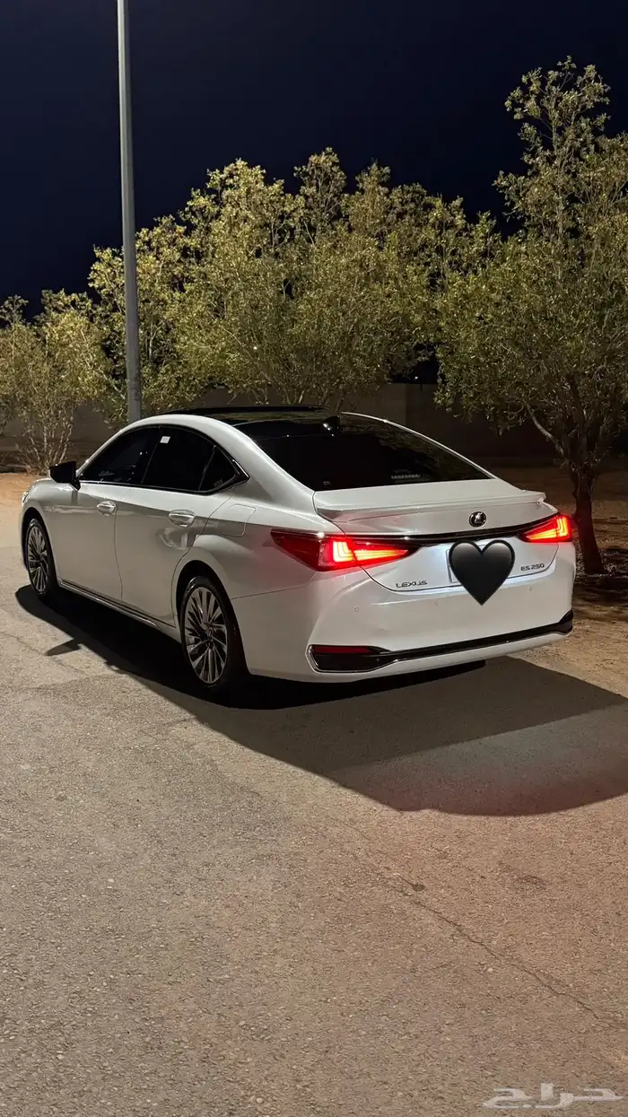 للبيع لكزس ES 2023 فل كامل 4