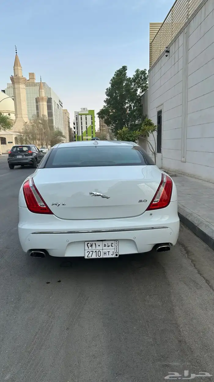 جاكوار XJL 2014 نظيف 7