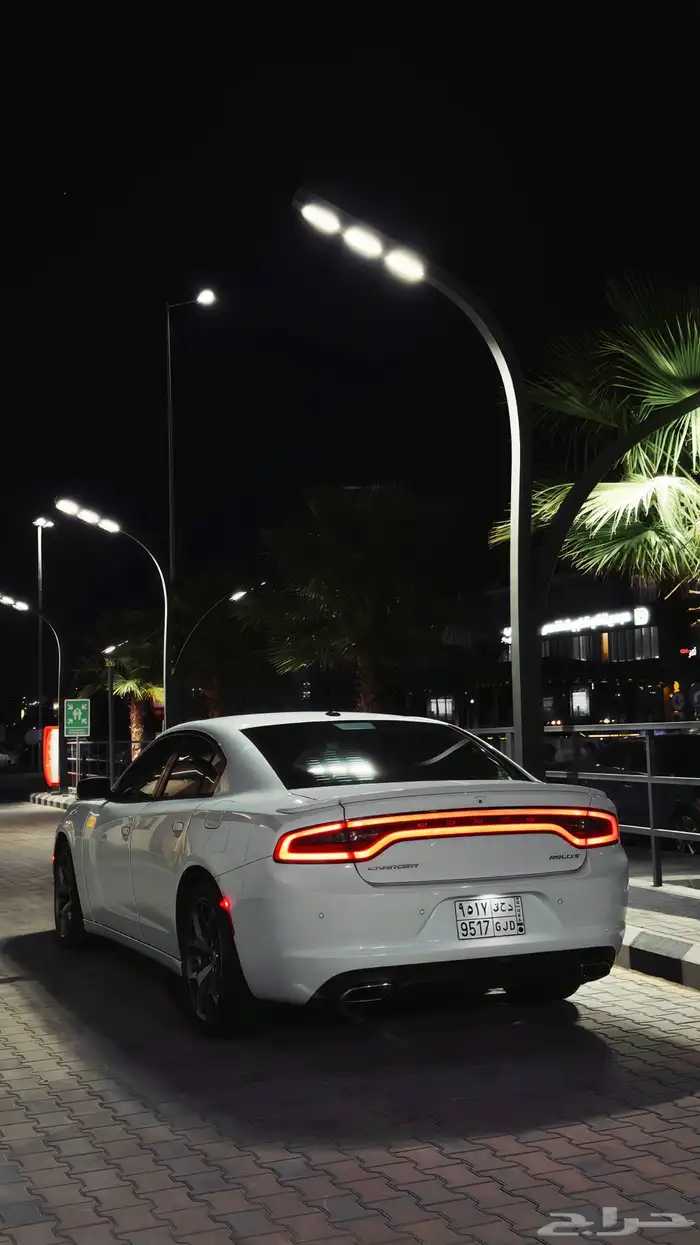 دودج تشارجر 2017 ابيض بلد ممشى 183 الف 1