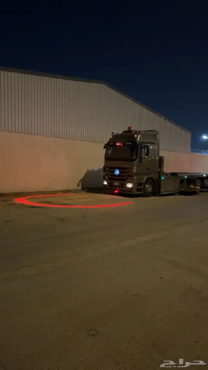 مسكس يحمل سيارتين 1