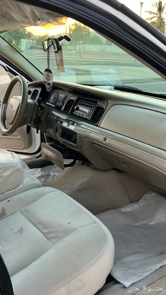 فورد كراون فكتوريا 2011 18