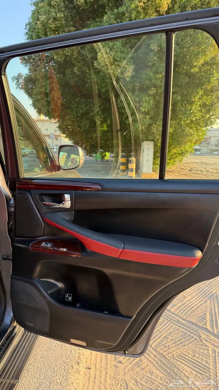 للبيع جيب لكزس LX570 2014 فل كامل 35