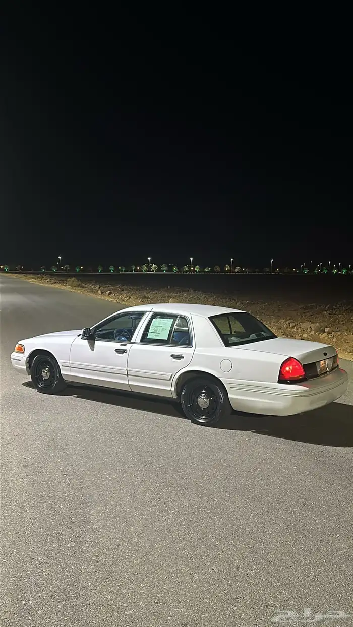 فورد كراون فكتوريا موديل 2000 3