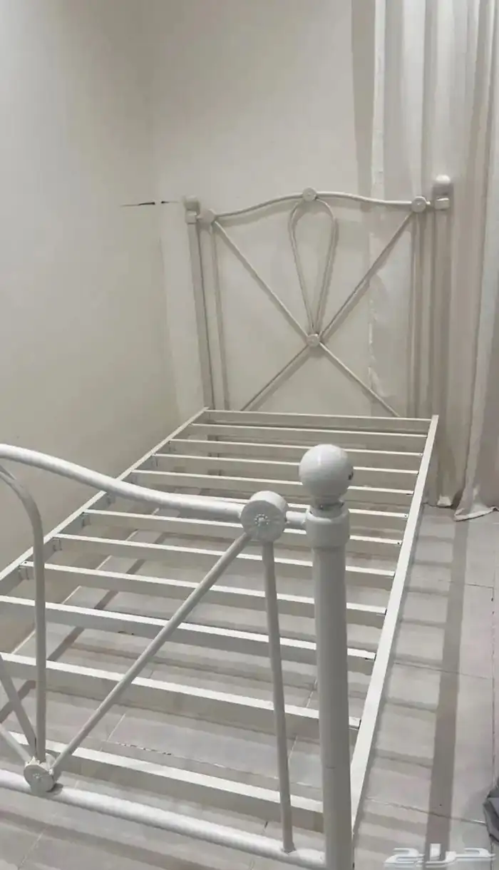 طاوله وسرير 1