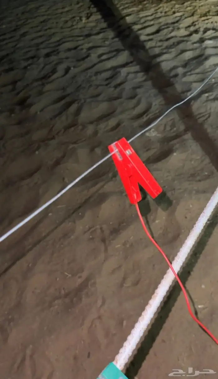 جهاز صاعق كهربائي بالطاقة الشمسية ومنظم 7