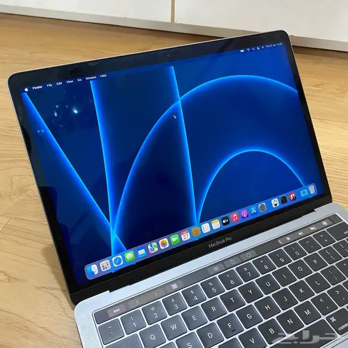 MacBook Pro Touch Bar Look like new with charger 4