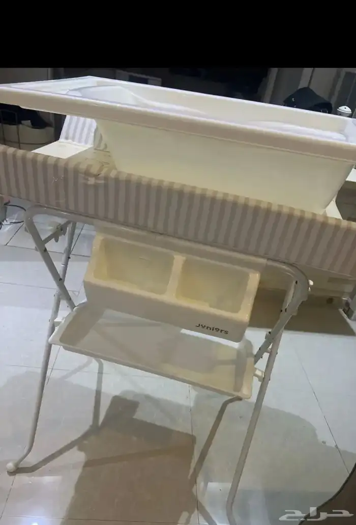 طاوله غيار اطفال نظيفه 0