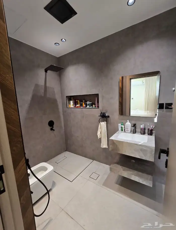 فيلا   دور و4 شقق 12